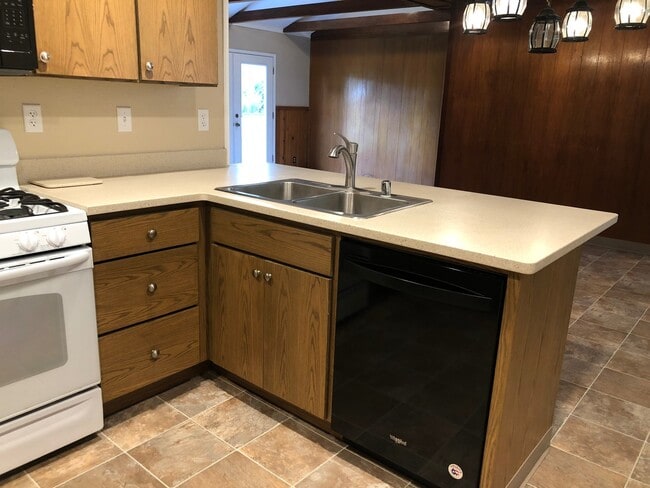 Building Photo - 1980 Sultana Dr