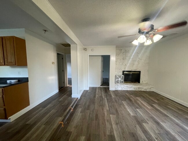 Building Photo - 187 Karen Dr