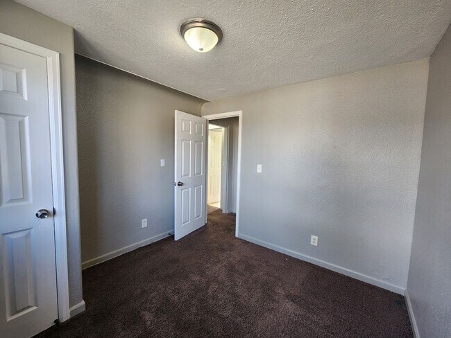 Building Photo - 1308 Moline St