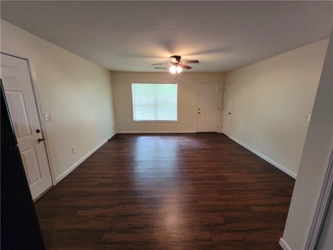 Building Photo - 9169 Bent Pine Ct NE