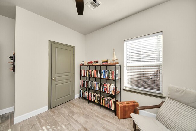 Building Photo - 18410 Avanta Cove Dr