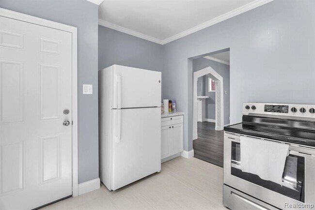 Building Photo - 3273 Cortland St