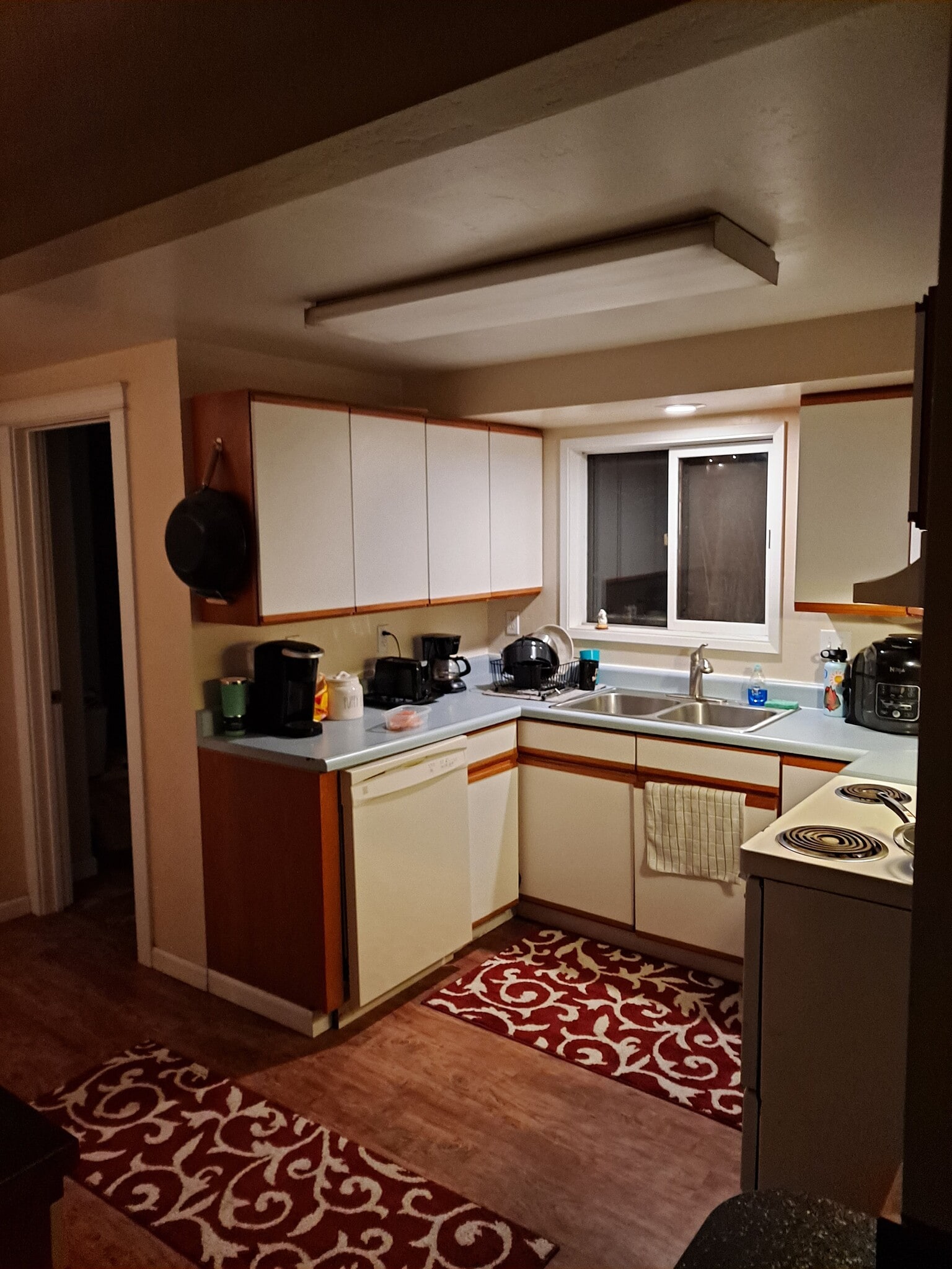 Building Photo - 1358 NW Hall Dr