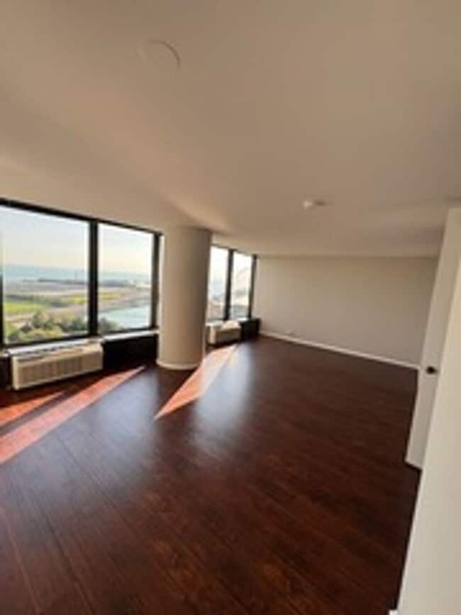 Building Photo - 505 N Lake Shore Dr