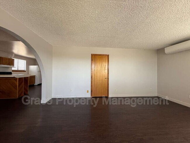 Building Photo - 1149 E 58th Ave