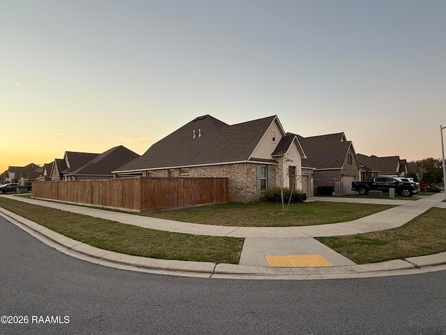 Building Photo - 401 Eastwood Dr