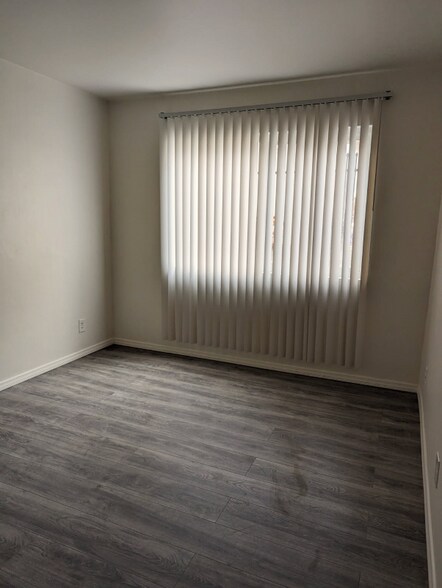 Building Photo - 3332 Drew St