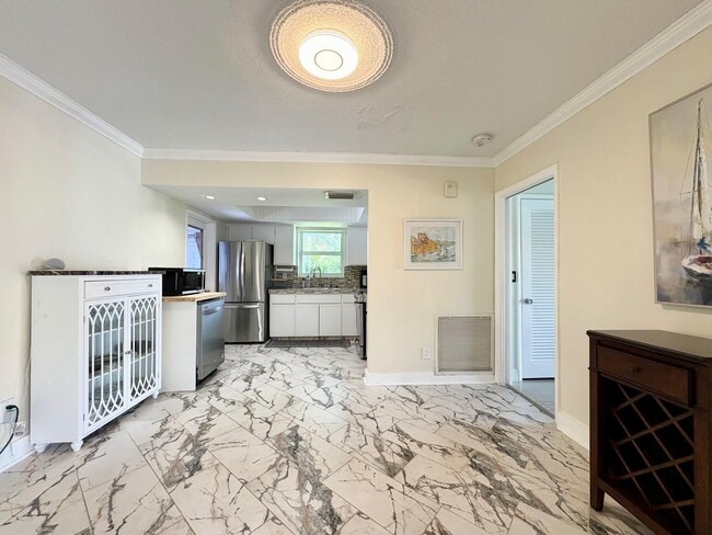 Building Photo - 999 SE 6th Terrace