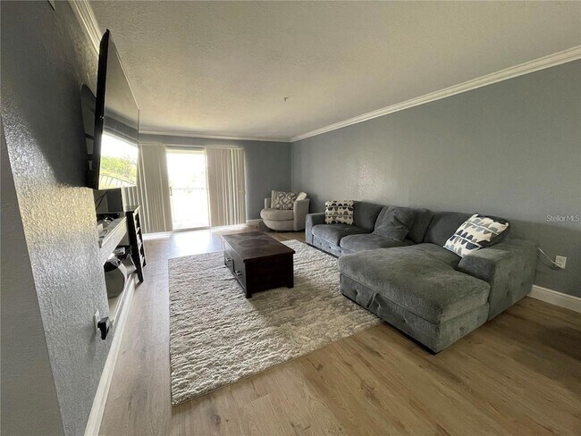 Building Photo - 13905 Fairway Island Dr
