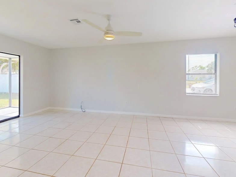 Building Photo - 203 Golf Club Ln