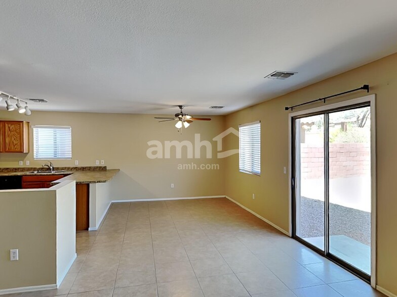 Building Photo - 782 W Calle Ormino