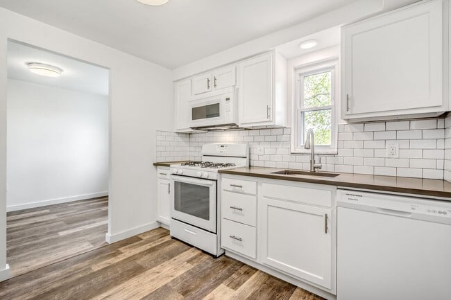 Building Photo - AVAILABLE SEPT 1ST! UPDATED 2-bedroom townhouse in Overbrook!