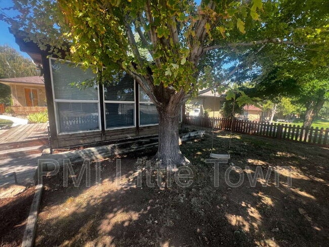 Building Photo - 2487 S Corona St