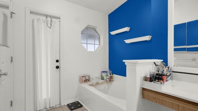 Building Photo - 631 Doe Cove Pl