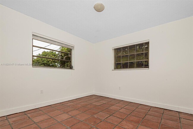 Building Photo - 309 Bird Rd