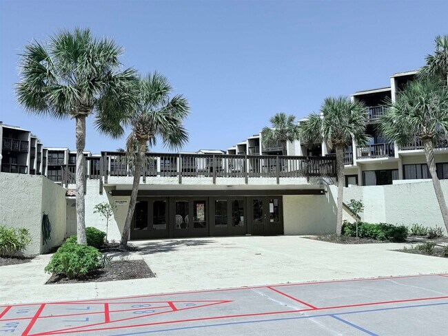 Building Photo - 5650 Jimmy Buffett Mem Hwy