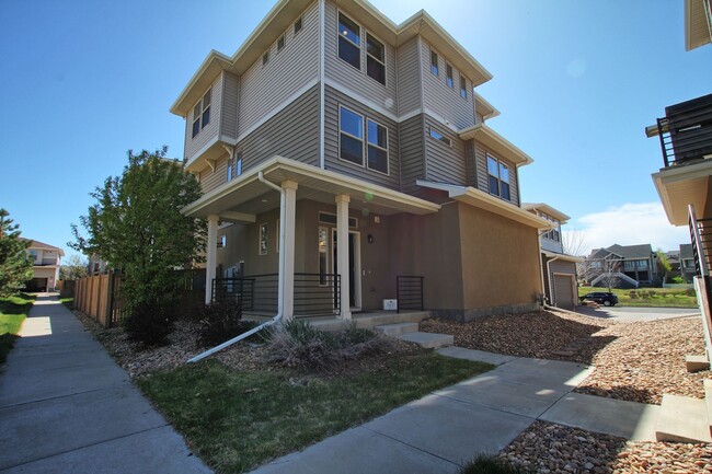 Building Photo - 5 bed 3.5 bath home in the Meadows