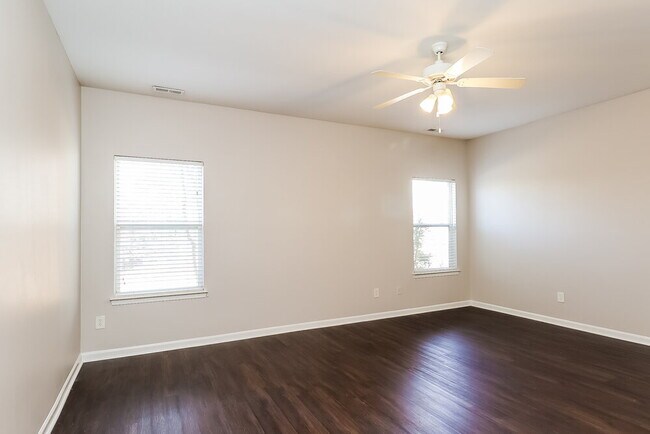 Building Photo - 10926 Slalom Hill Rd