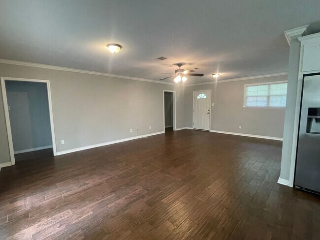 Building Photo - Broadmoor Gem! Come See Today!