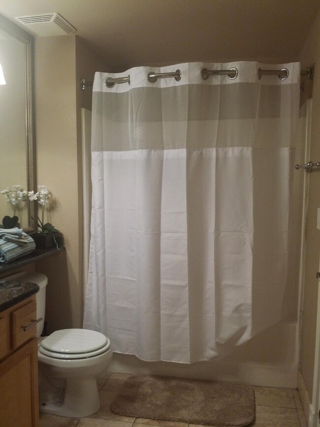 Building Photo - 270 E Flamingo Rd