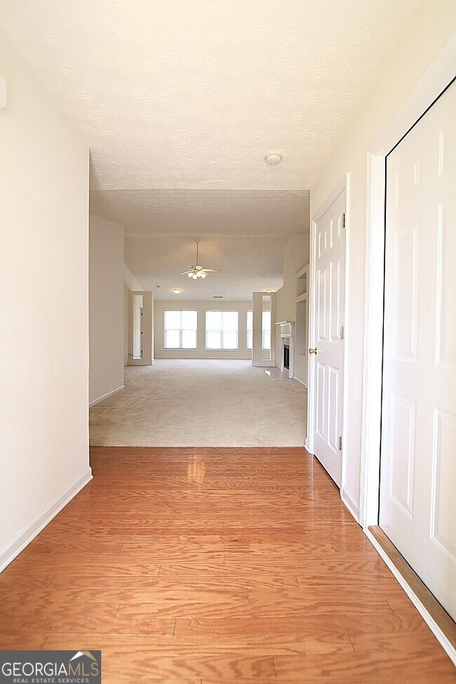 Building Photo - 3230 Kylay Ct NE