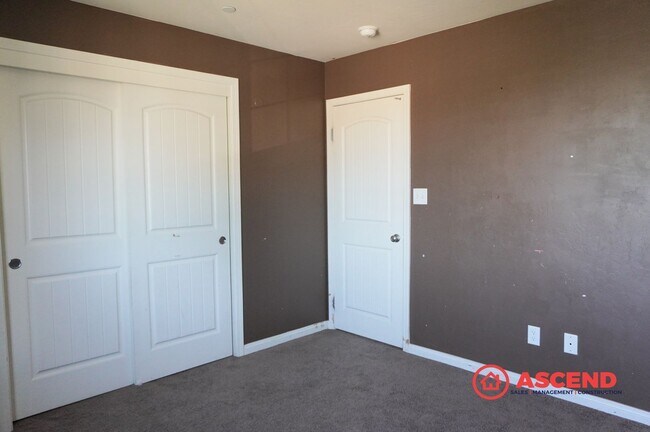 Building Photo - 6907 Englefield Dr