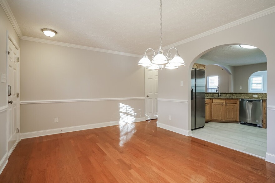 Building Photo - 2304 Charny Dr