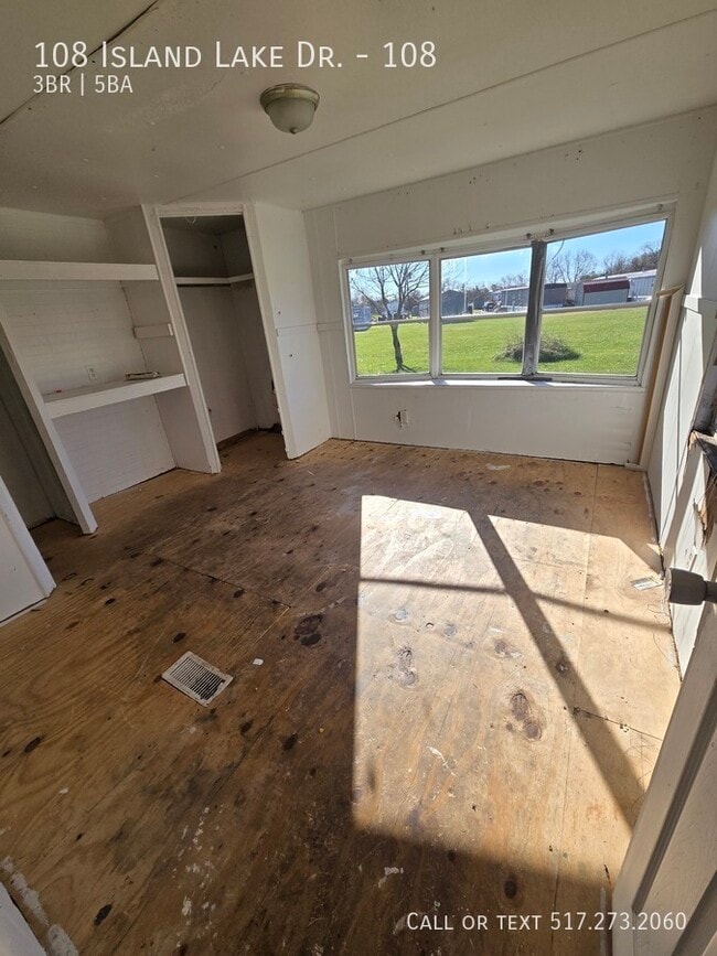 Building Photo - 108 Island Lake Dr