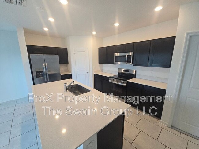 Building Photo - 633 Reggie Rd