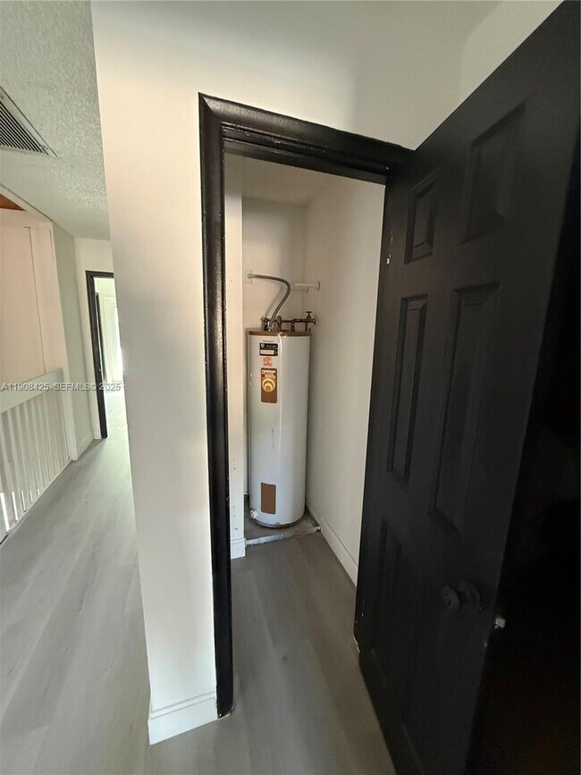 Building Photo - 9986 Royal Palm Blvd