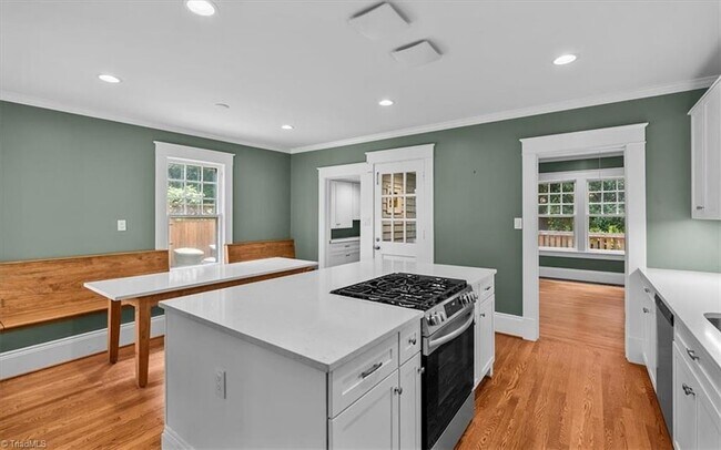 Building Photo - 213 Westover Terrace