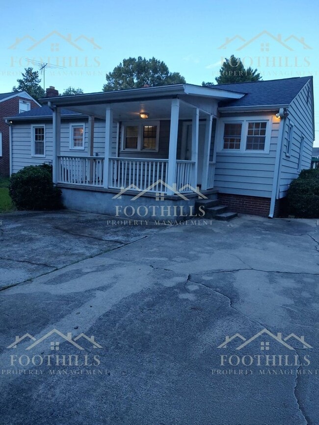 Building Photo - 3-Bed Ranch with Spacious Yard and Modern ...