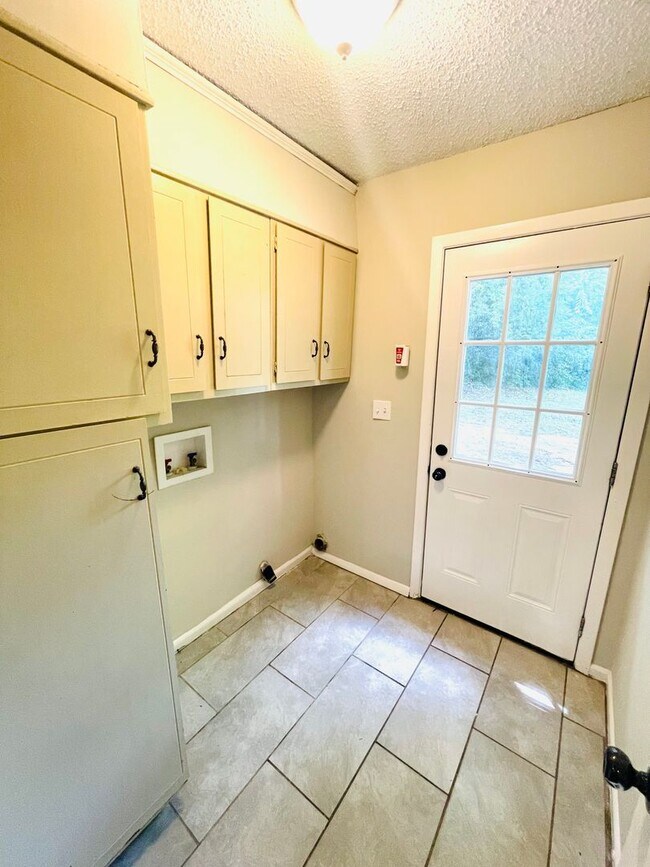 Building Photo - ** 4 Bed 2 Bath located in Brentwood ** Ca...