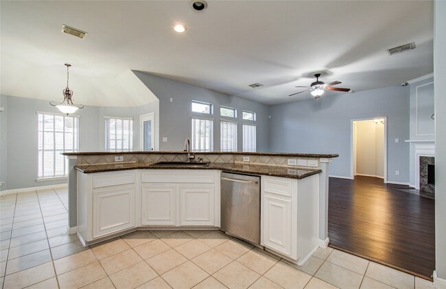 Building Photo - 14731 Raven Hollow Ln