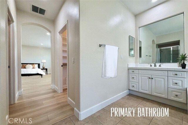 Building Photo - 2566 Pearblossom St