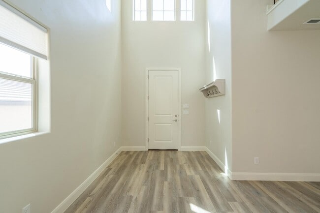 Building Photo - 548 N 550 W