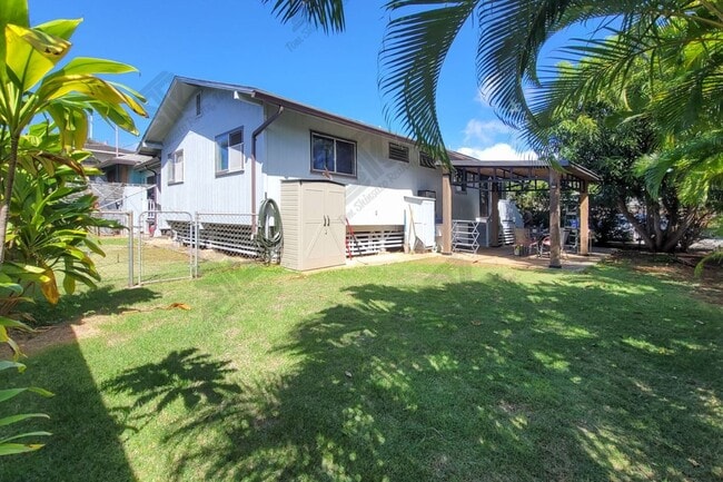Building Photo - 3BR / 2Bath / 3Pkg - Home in Aiea!