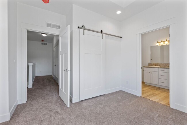 Building Photo - MODERN 3 BED 2.5 BATH HOMES IN ST ANTHONY