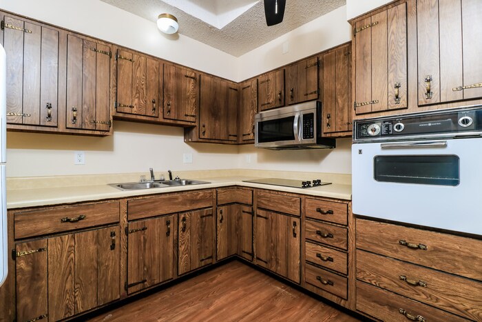 Building Photo - 3303 Kingsley Dr