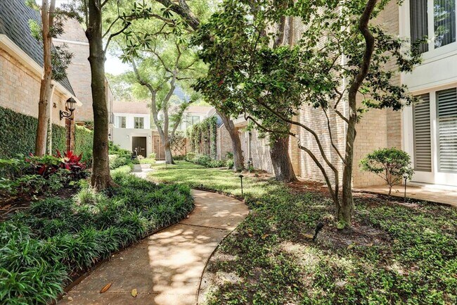 Building Photo - 40 River Hollow Ln