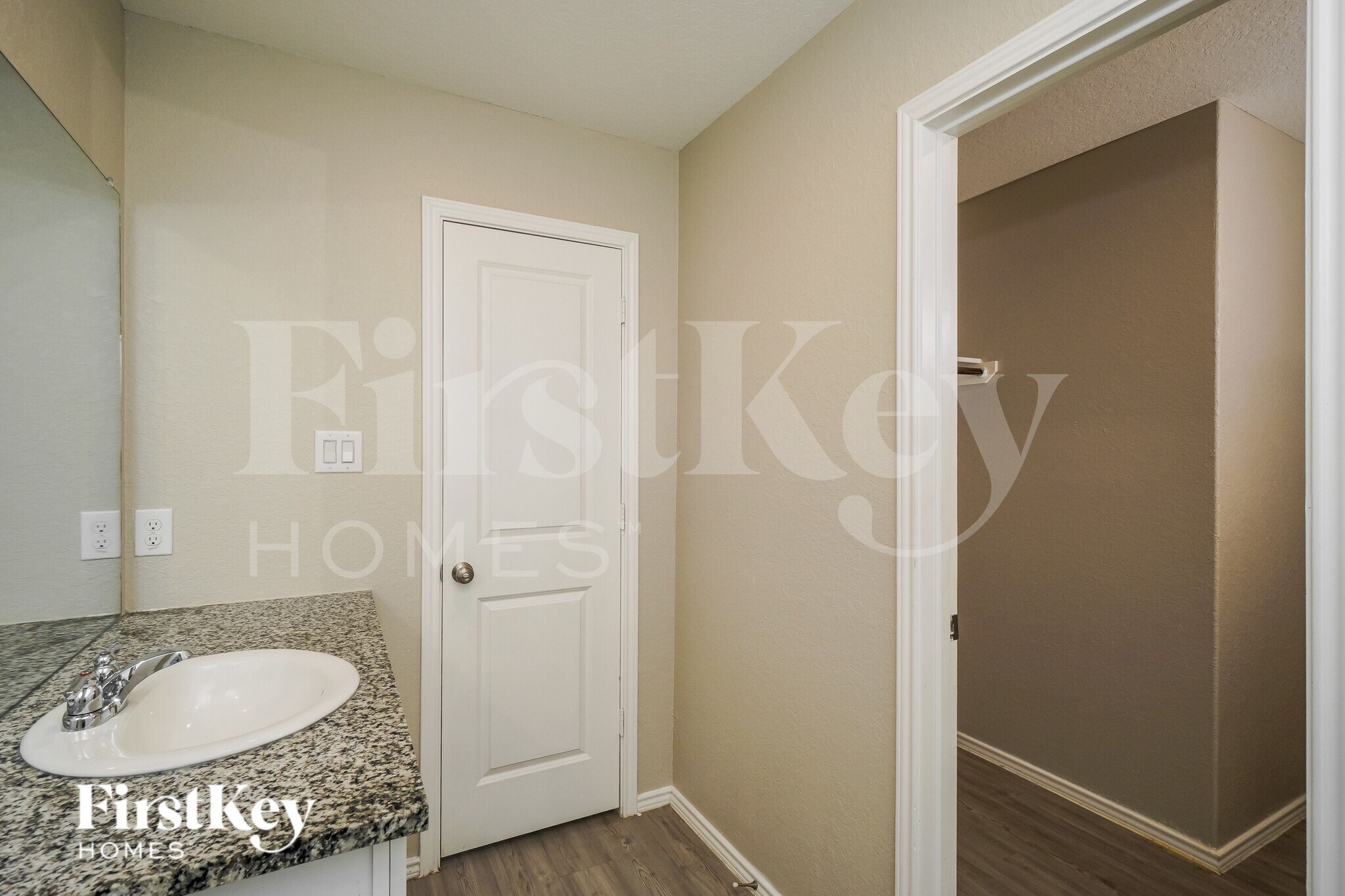 Building Photo - 2402 Double Oak Dr