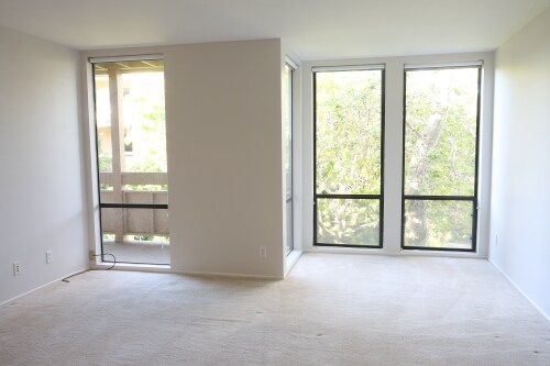 Building Photo - 1051 Beach Park Blvd