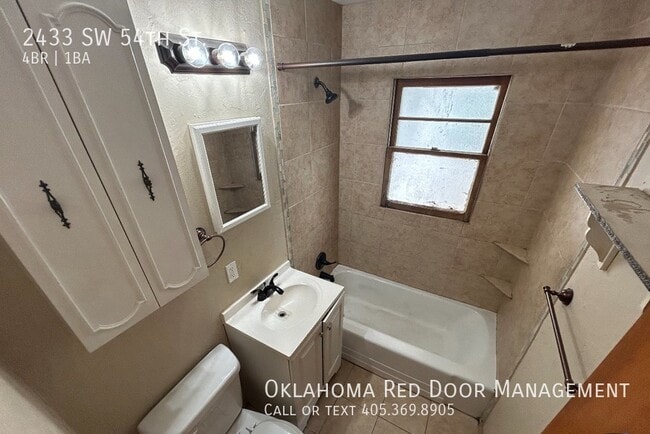 Building Photo - 2433 SW 54th St