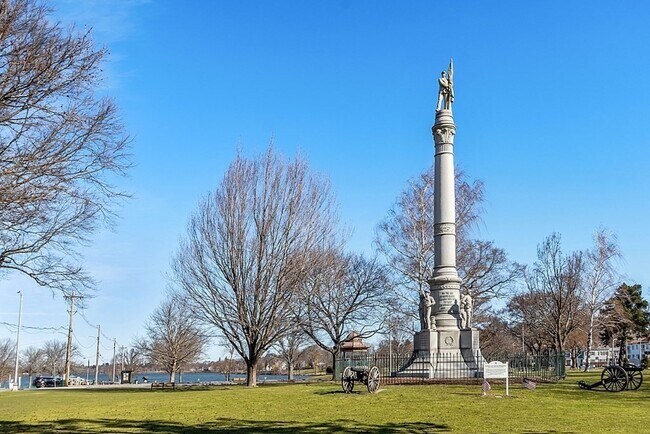 Building Photo - 272 Albion St