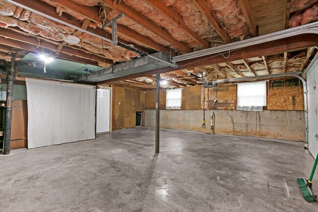 Building Photo - 705 Bon Aire Dr