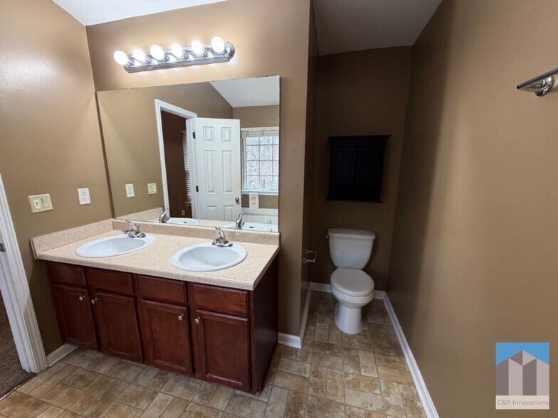 Building Photo - 2473 Capella Cir SW