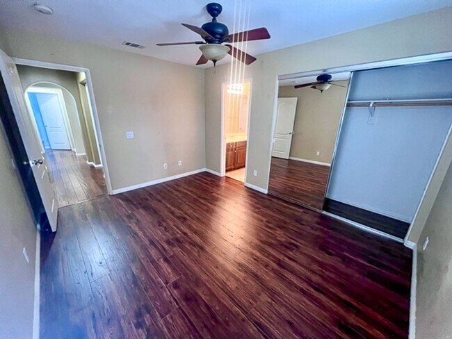 Building Photo - 5 bedroom Winchester home with a 3 car garage for LEASE!