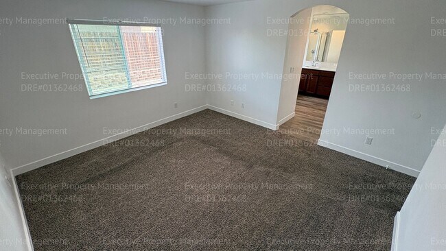 Building Photo - 5 bedroom, 2 bathroom, 3 car garage located near Taft Hwy/ Chevalier Rd