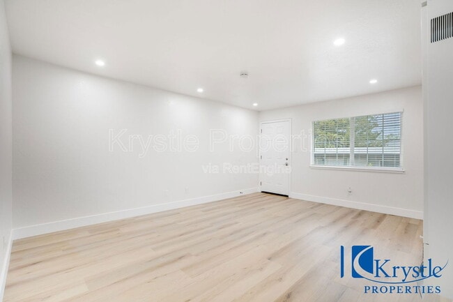 Building Photo - 455 E L St