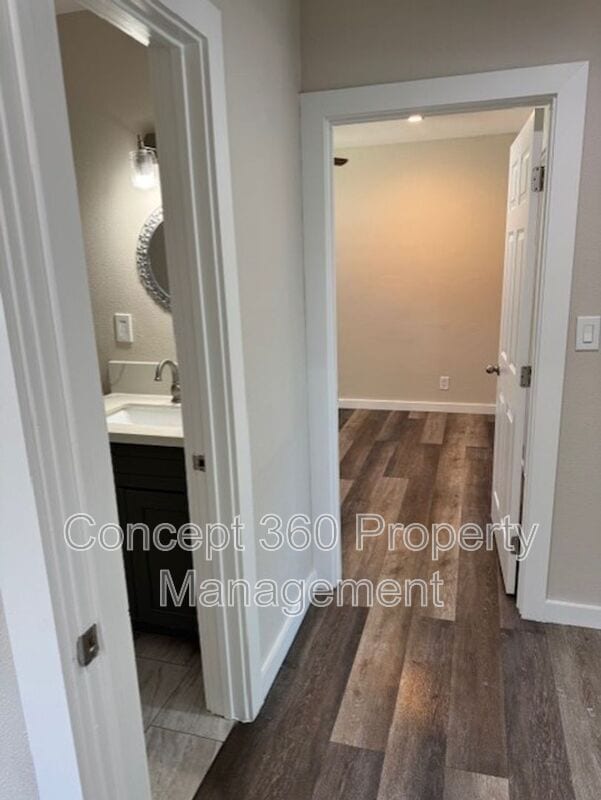 Building Photo - 9332 1/4 ELM VISTA DR